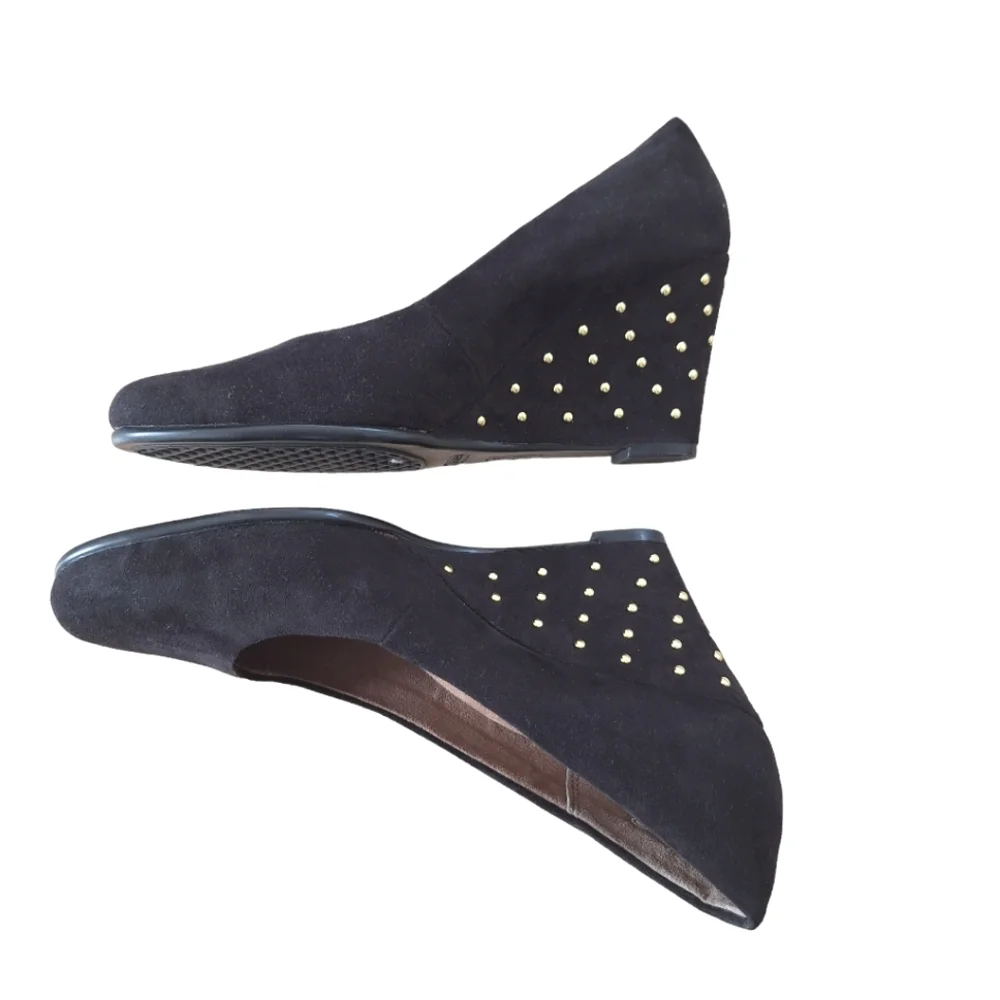 Aerosoles Women's Plum Tree Black Suede Studded Wedge Heels Pumps Like New sz7